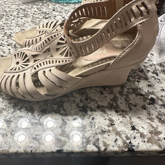 Women’s  shoes - Picture 2 of 4